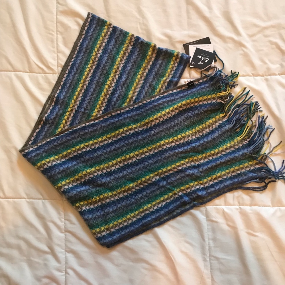 NWT Echo NY Scarf
